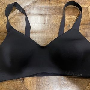 Lululemon black bra size 32c